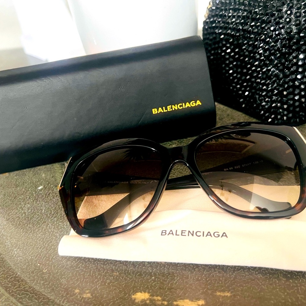 Black balenciaga lenses with semi-used coffee